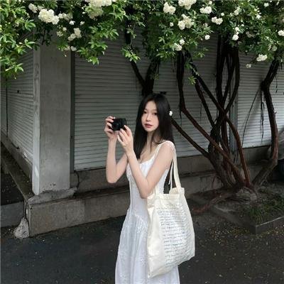 在此一群